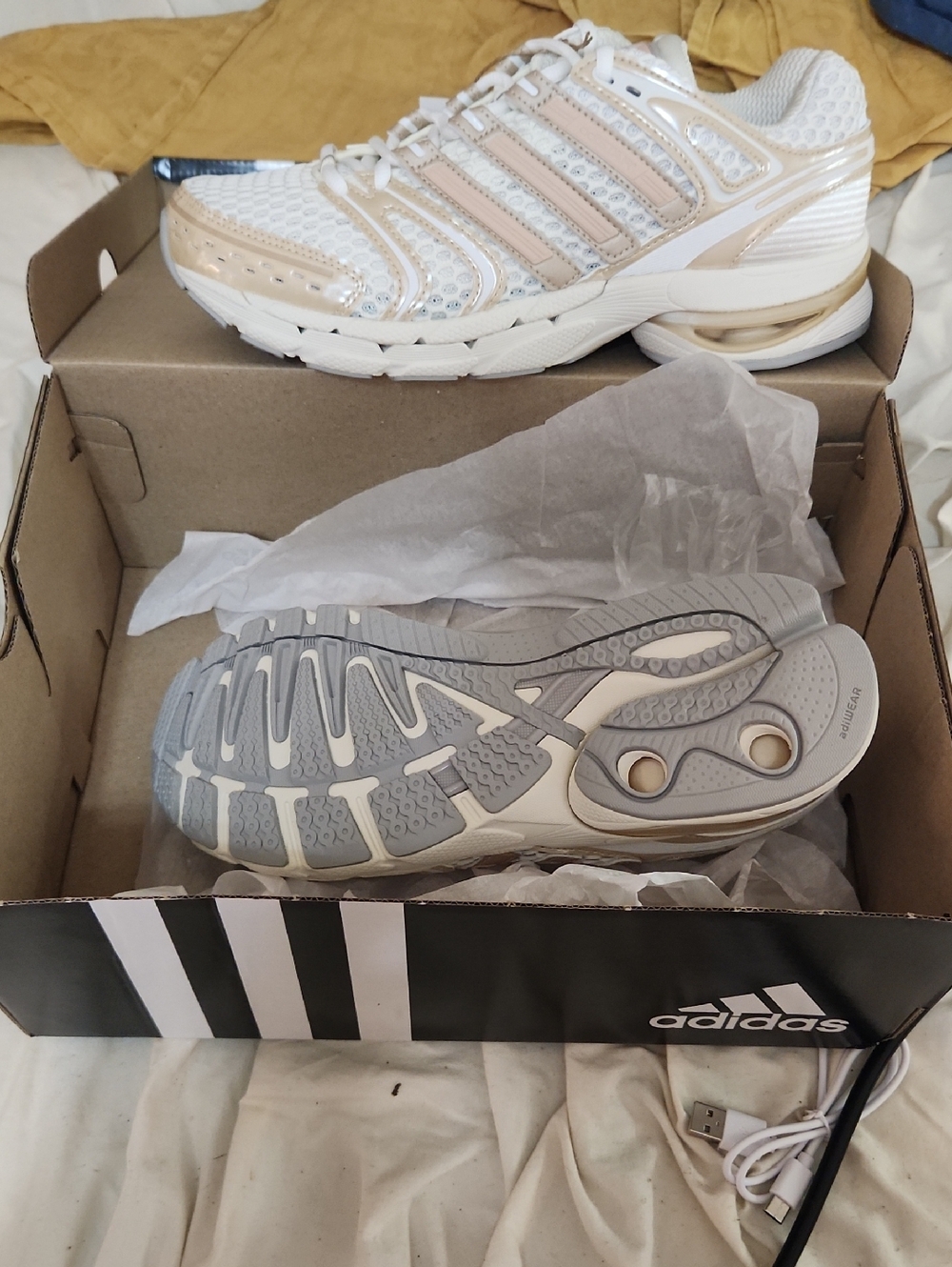 ✨ Adidas Adistar Control 5 W – Women’s 8.5 – Cream/Beige Running Sneakers – NIB
